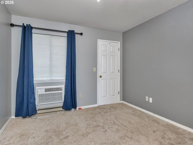 20030 MARIGOLD Ct 18, West Linn, OR 97068