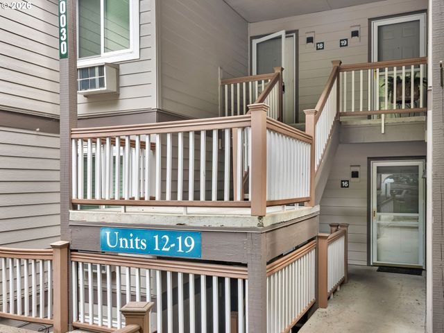 20030 MARIGOLD Ct 18, West Linn, OR 97068