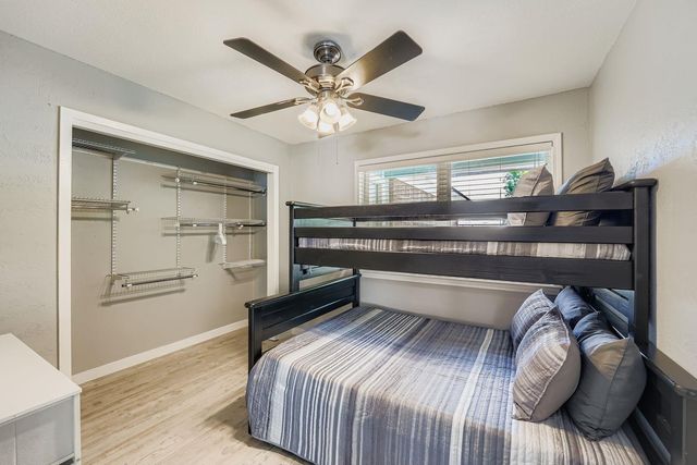 1121 Stoneoak LN, Austin, TX 78745