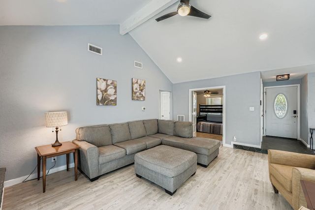 1121 Stoneoak LN, Austin, TX 78745