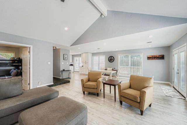 1121 Stoneoak LN, Austin, TX 78745