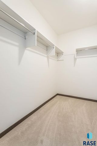 2300 E Jetty Pl Place, Sioux Falls, SD 57108