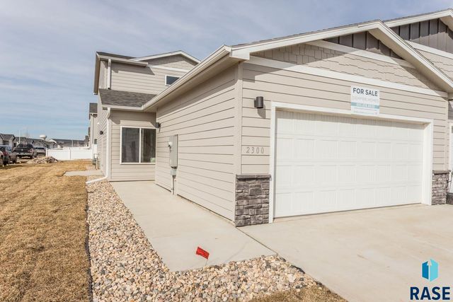 2300 E Jetty Pl Place, Sioux Falls, SD 57108