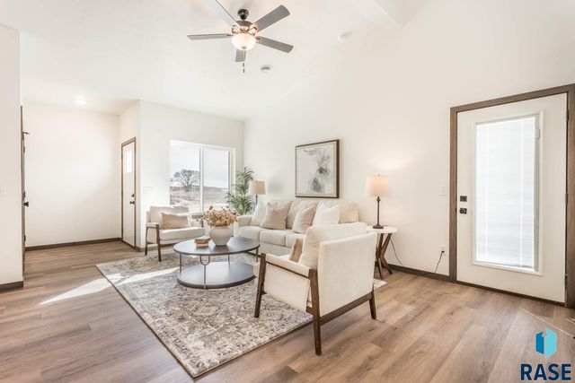 2300 E Jetty Pl Place, Sioux Falls, SD 57108