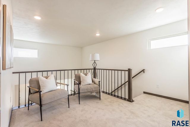 2300 E Jetty Pl Place, Sioux Falls, SD 57108