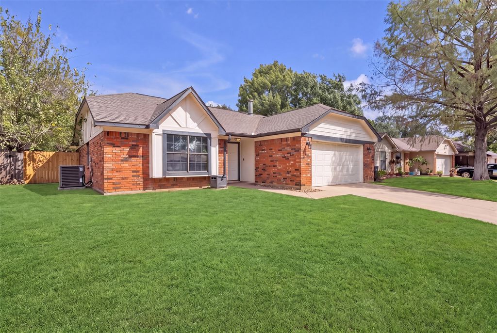 2916 Creekwood Lane, Fort Worth, TX 76123 — exterior