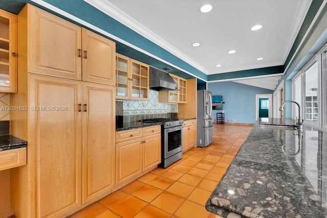8820 N Lake Dasha Drive, Plantation, FL 33324