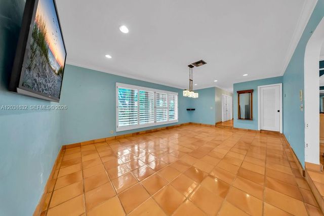 8820 N Lake Dasha Drive, Plantation, FL 33324