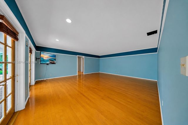 8820 N Lake Dasha Drive, Plantation, FL 33324