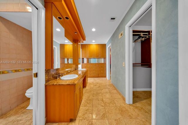8820 N Lake Dasha Drive, Plantation, FL 33324