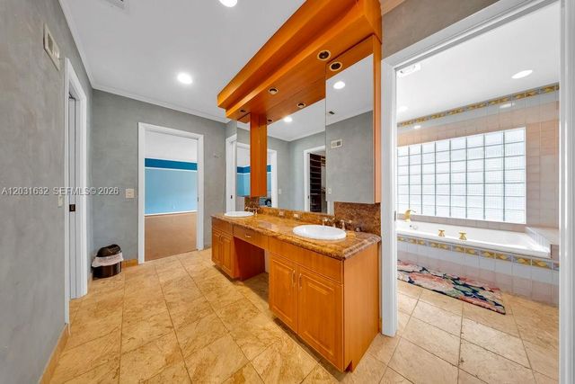 8820 N Lake Dasha Drive, Plantation, FL 33324