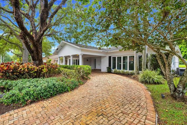 8820 N Lake Dasha Drive, Plantation, FL 33324