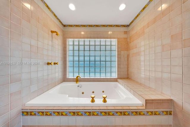 8820 N Lake Dasha Drive, Plantation, FL 33324