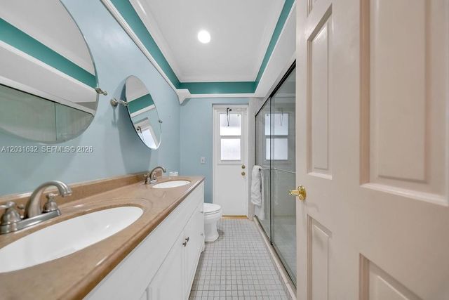 8820 N Lake Dasha Drive, Plantation, FL 33324
