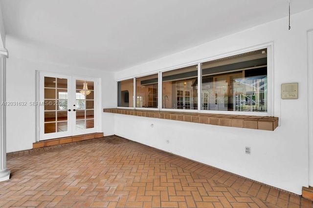 8820 N Lake Dasha Drive, Plantation, FL 33324