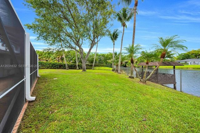 8820 N Lake Dasha Drive, Plantation, FL 33324