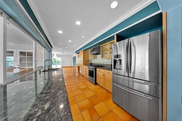8820 N Lake Dasha Drive, Plantation, FL 33324