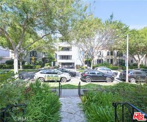 149 S Crescent Drive D, Beverly Hills, CA 90212