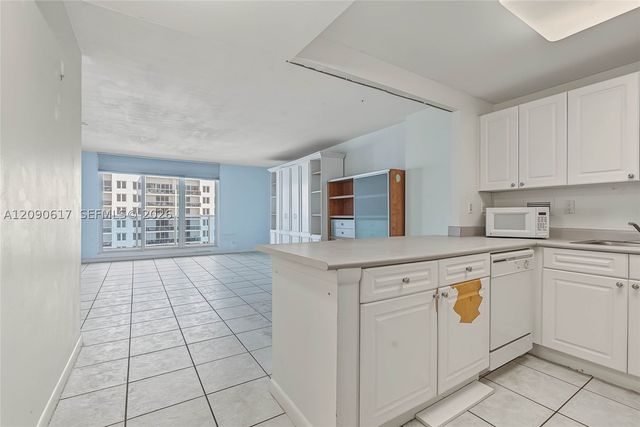 2301 Collins Ave 1420, Miami Beach, FL 33139