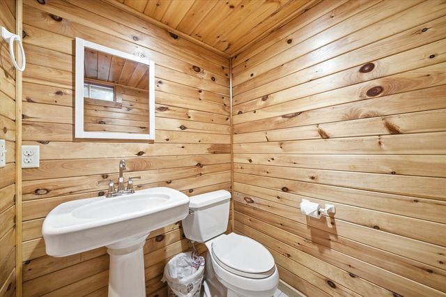 20 Mccollum Road, New Boston, NH 03070