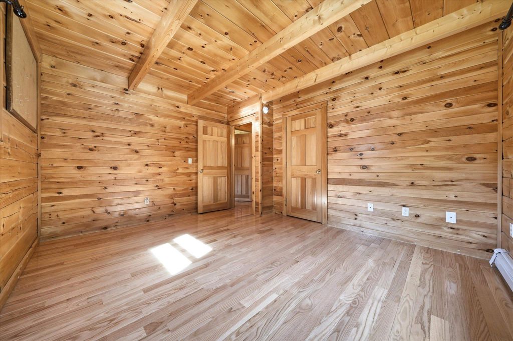 Image 14 of property listing at 20 Mccollum Road, New Boston, NH 03070