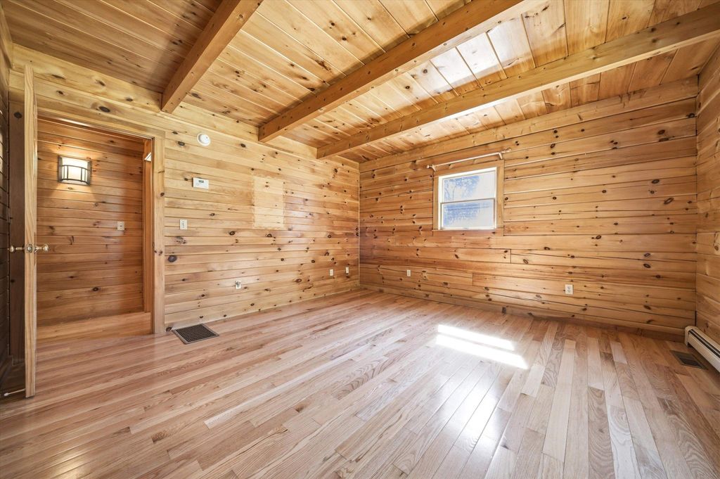 Image 17 of property listing at 20 Mccollum Road, New Boston, NH 03070