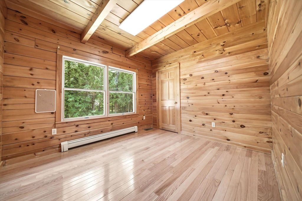 Image 18 of property listing at 20 Mccollum Road, New Boston, NH 03070