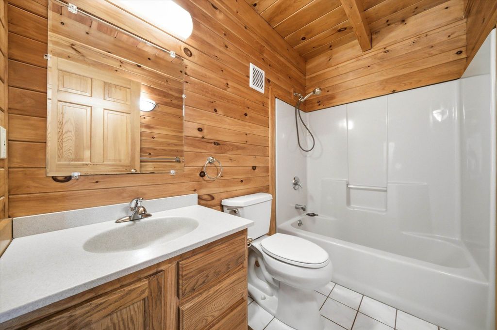 Image 22 of property listing at 20 Mccollum Road, New Boston, NH 03070