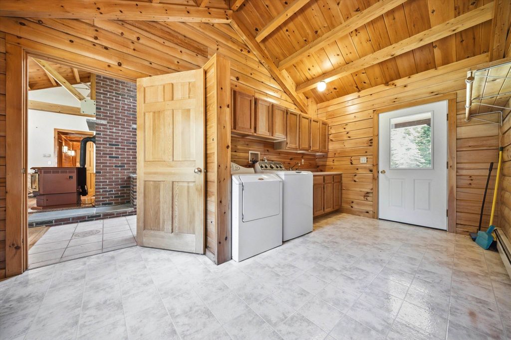 Image 24 of property listing at 20 Mccollum Road, New Boston, NH 03070