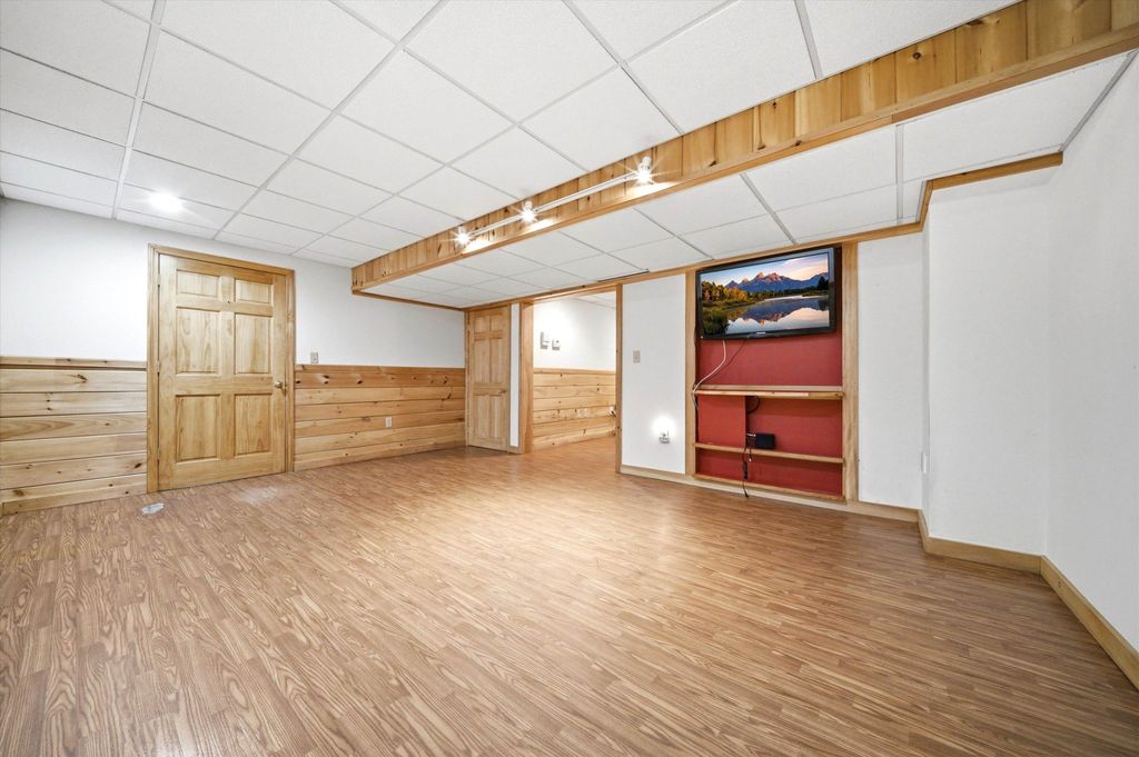 Image 30 of property listing at 20 Mccollum Road, New Boston, NH 03070