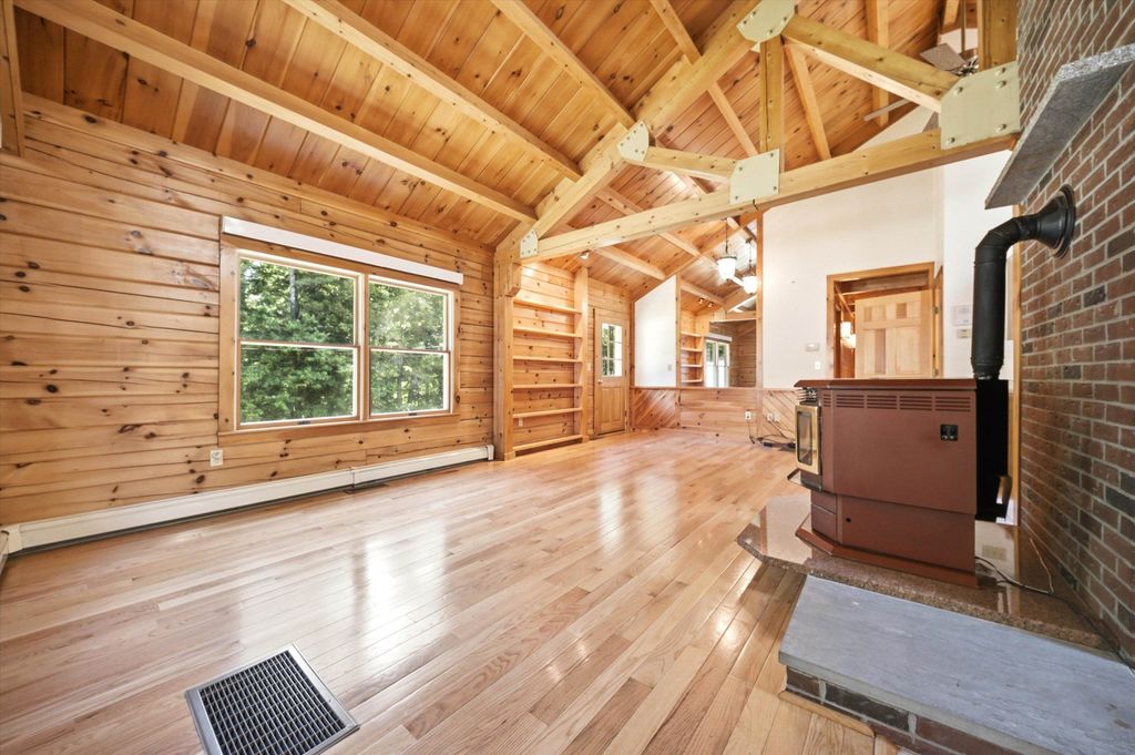 Image 7 of property listing at 20 Mccollum Road, New Boston, NH 03070