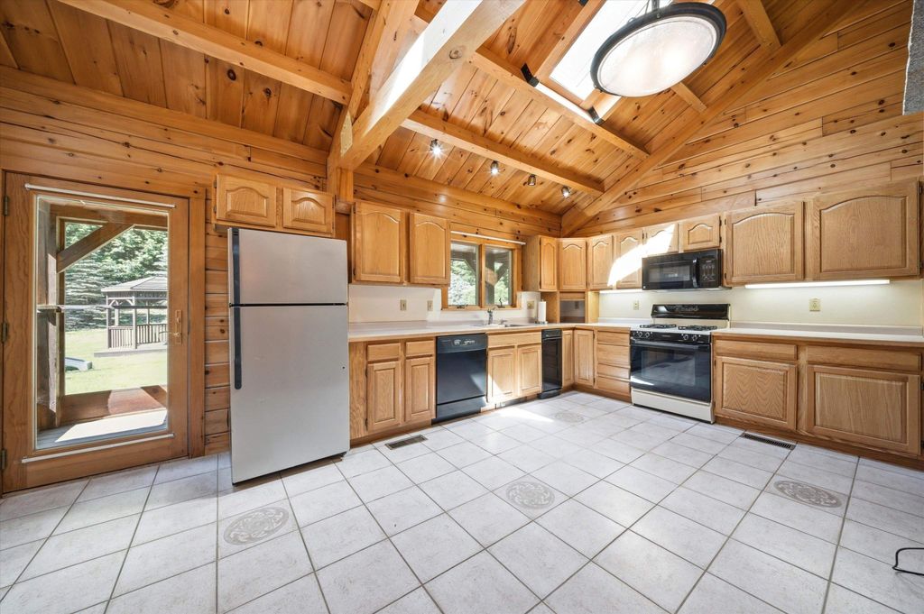 Image 10 of property listing at 20 Mccollum Road, New Boston, NH 03070