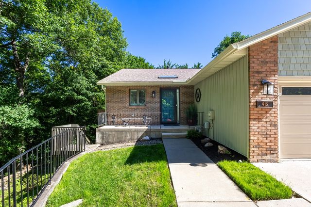 915 23rd Avenue 6, East Moline, IL 61244
