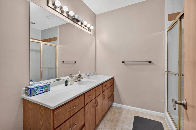 915 23rd Avenue 6, East Moline, IL 61244