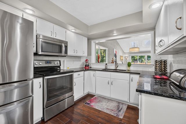 915 23rd Avenue 6, East Moline, IL 61244