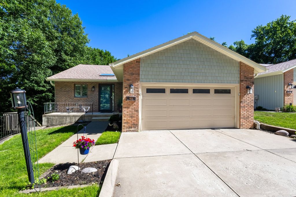 915 23rd Avenue 6, East Moline, IL 61244