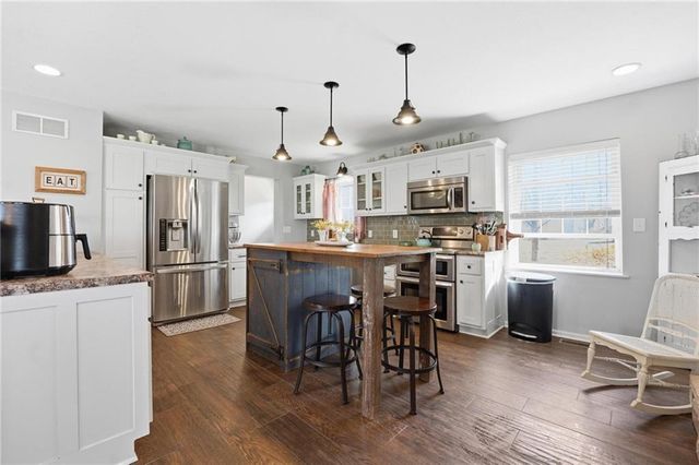 21816 S HANNAH Road, Harrisonville, MO 64701