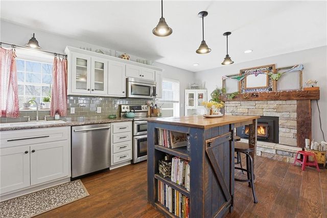 21816 S HANNAH Road, Harrisonville, MO 64701