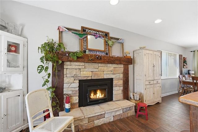 21816 S HANNAH Road, Harrisonville, MO 64701