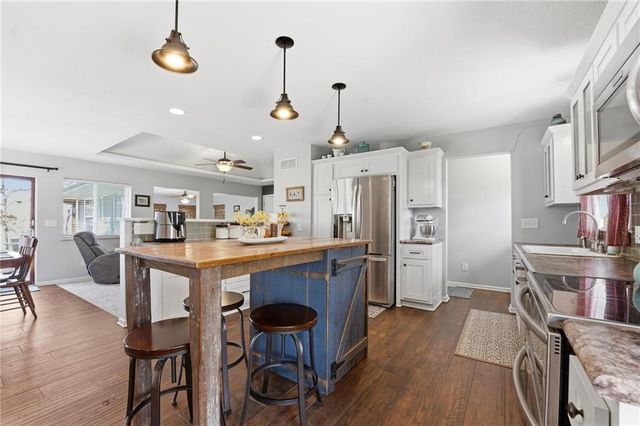 21816 S HANNAH Road, Harrisonville, MO 64701