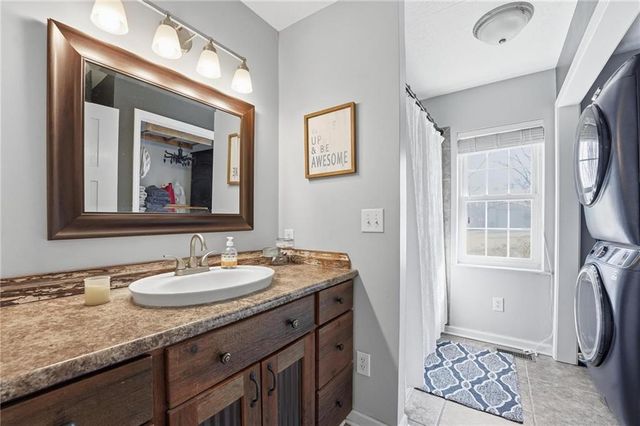 21816 S HANNAH Road, Harrisonville, MO 64701