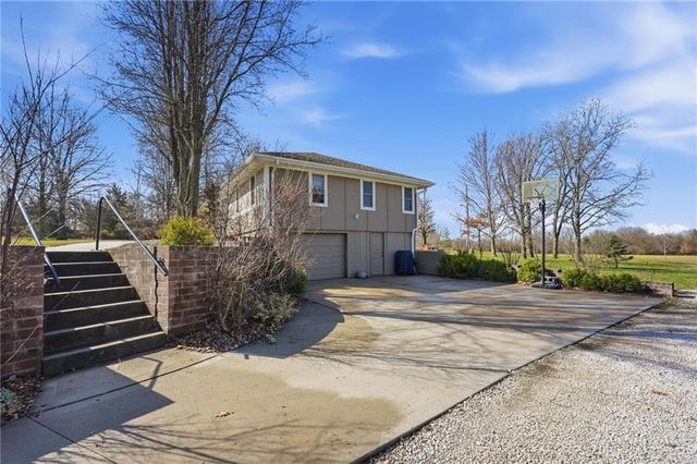 21816 S HANNAH Road, Harrisonville, MO 64701