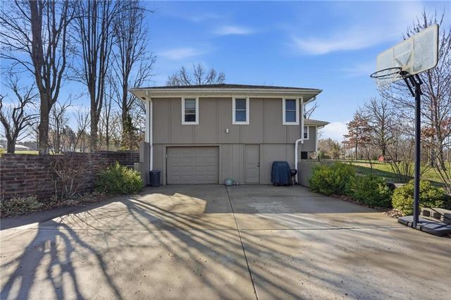 21816 S HANNAH Road, Harrisonville, MO 64701