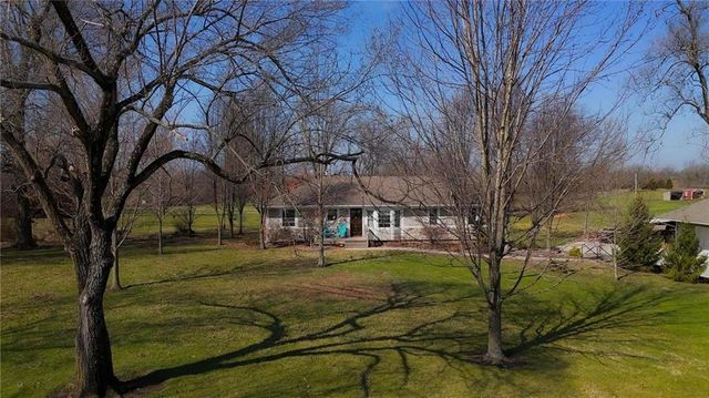 21816 S HANNAH Road, Harrisonville, MO 64701