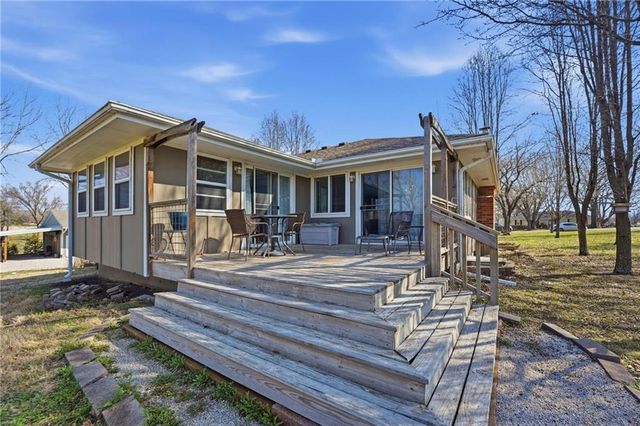 21816 S HANNAH Road, Harrisonville, MO 64701