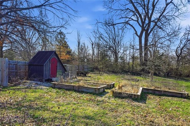 21816 S HANNAH Road, Harrisonville, MO 64701