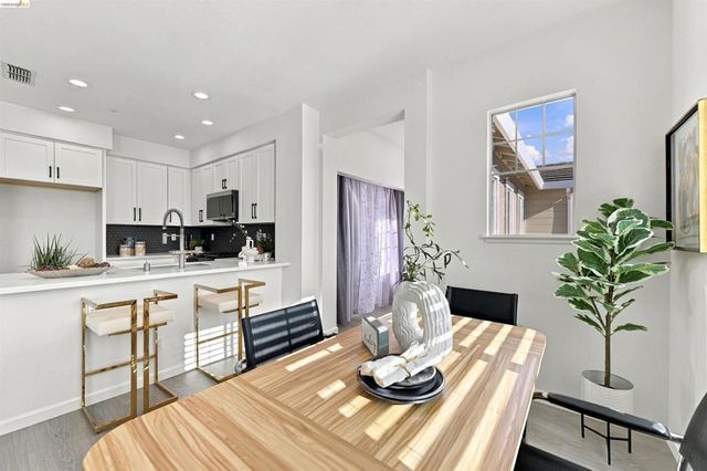 23389 Canyon Terrace Dr, Castro Valley, CA 94552
