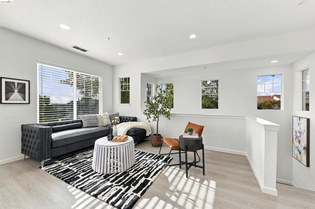 23389 Canyon Terrace Dr, Castro Valley, CA 94552