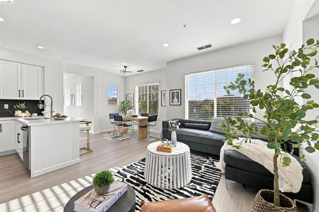 23389 Canyon Terrace Dr, Castro Valley, CA 94552