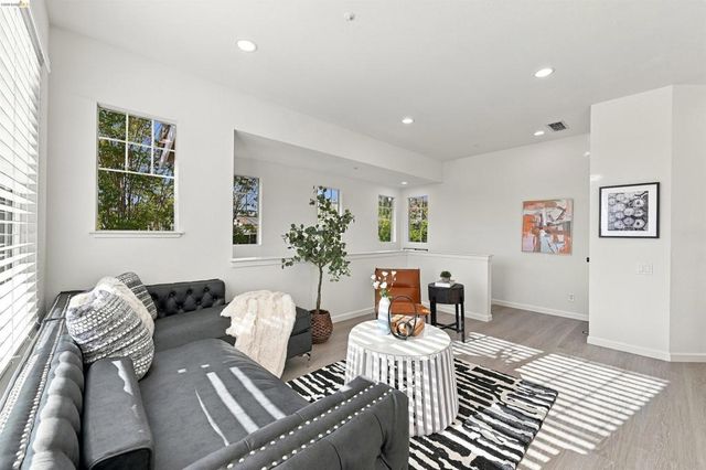 23389 Canyon Terrace Dr, Castro Valley, CA 94552